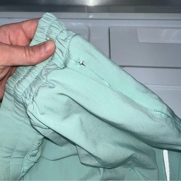 Lululemon Women's Activewear Hotty Hot Shorts Size 8 tall mint teal - Picture 5 of 6